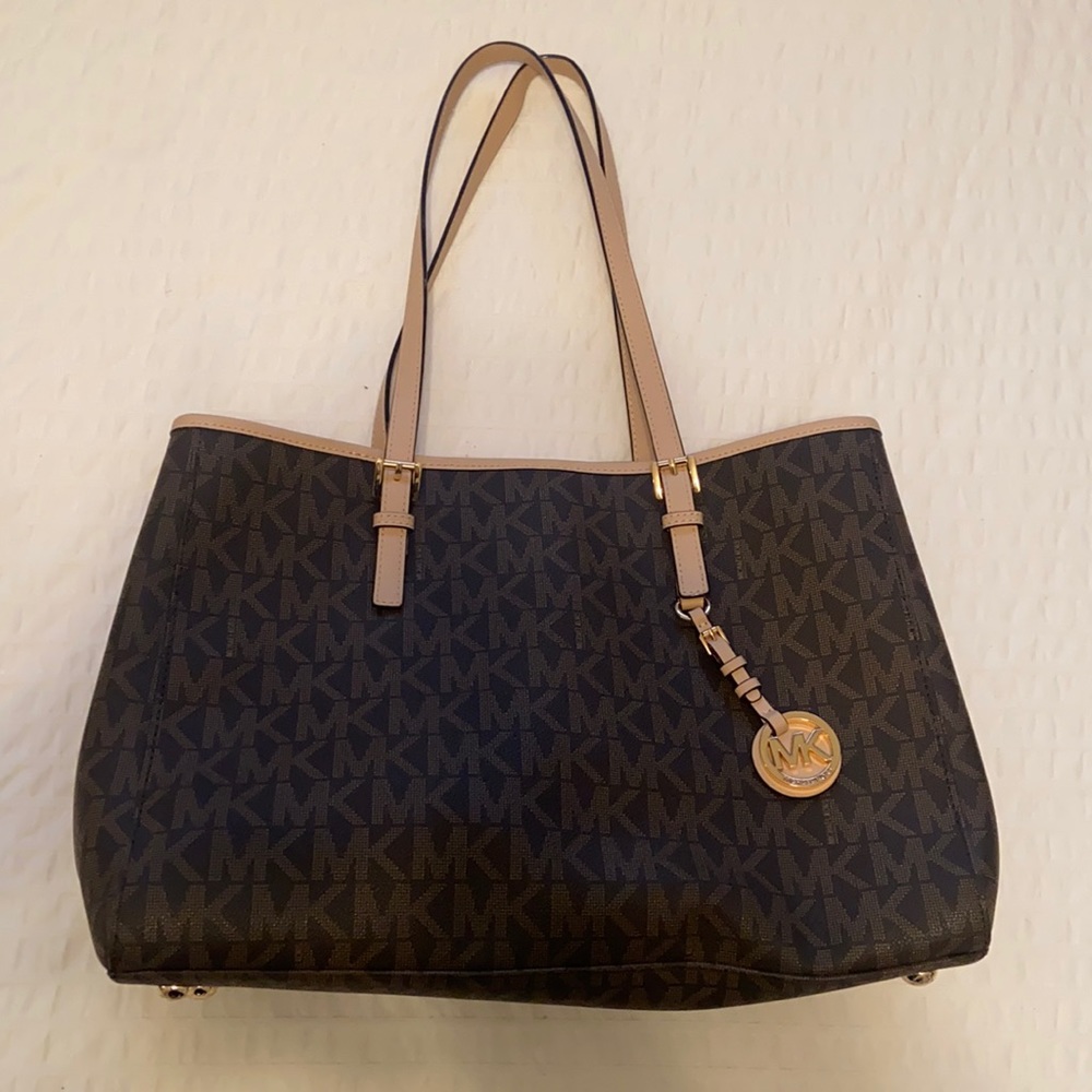 Michael Kors tote bag. Very good conditions. Barley used.